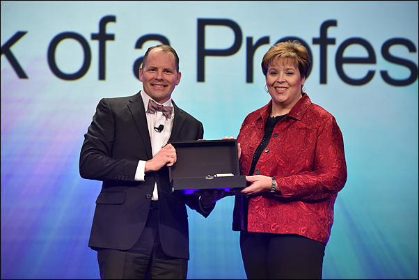Tom Goos, MAS, PPAI's 2016 board chair, passed the gavel to Mary Jo Tomasini, MAS, at The PPAI Expo 2017. Tomasini will lead the Association's board through Expo 2018. 